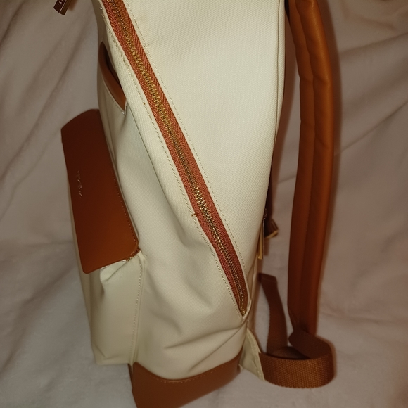 Backpack - Picture 2 of 8